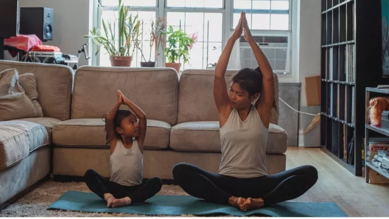 5 Easy Yoga Poses for Kids in a simple way